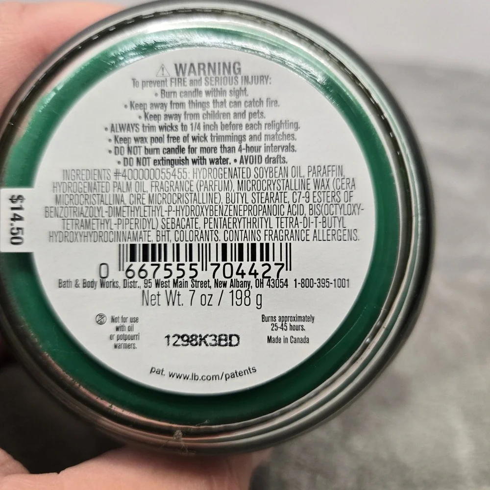 Bath & Body Works Vanilla Bean Noel Scented Candle 7oz Single Wick Green Holiday